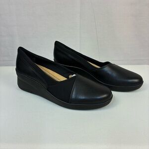 NWT Clarks Suttyn Walk Slip-Ons Black Leather 9.5
